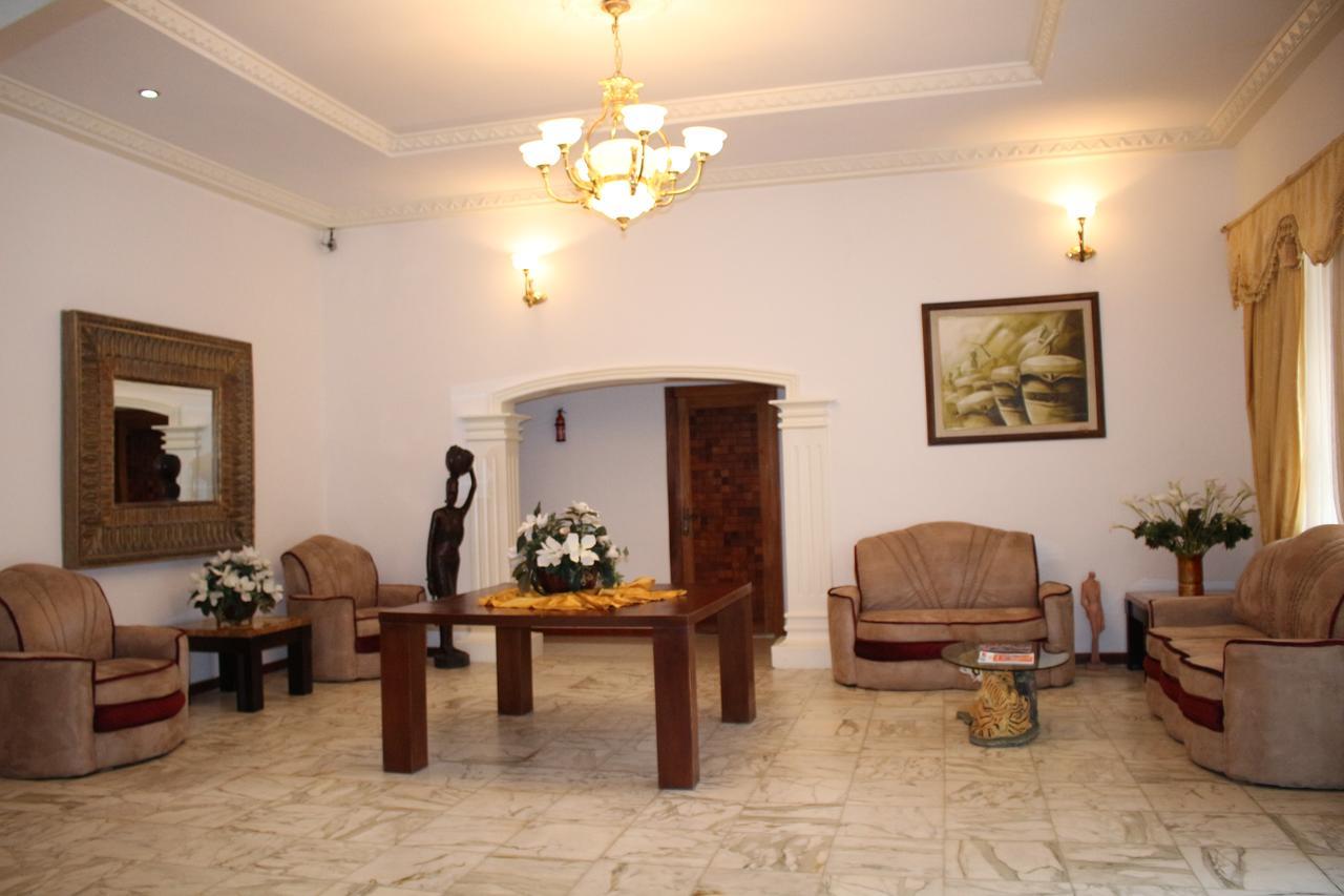 Embassy Suites Hotel Monrovia Exterior foto