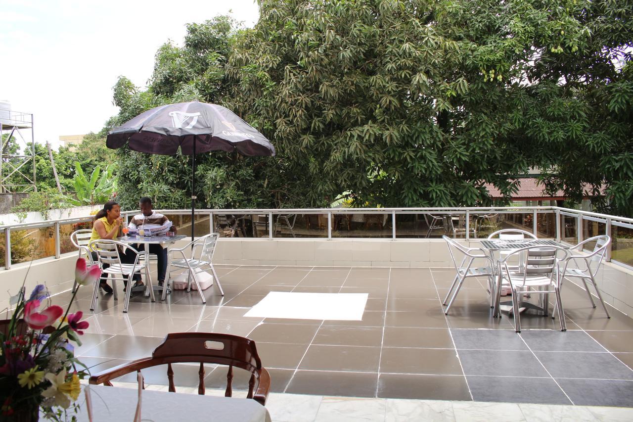 Embassy Suites Hotel Monrovia Exterior foto