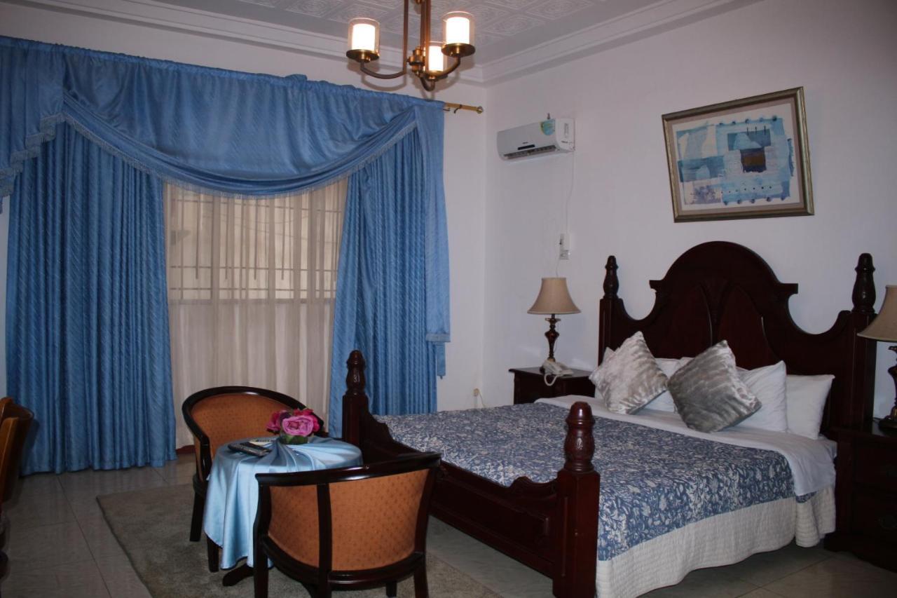 Embassy Suites Hotel Monrovia Exterior foto